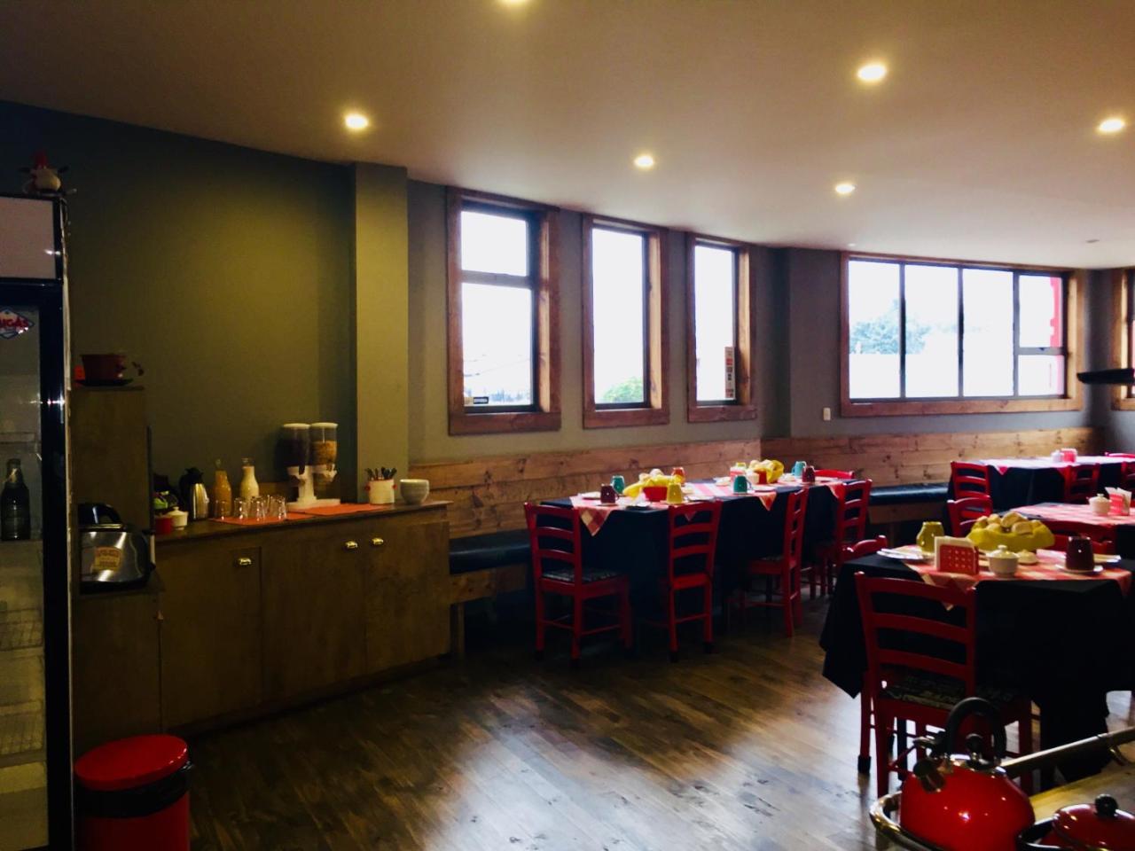 Hostal Esquina Patagonica 코이아이케 외부 사진
