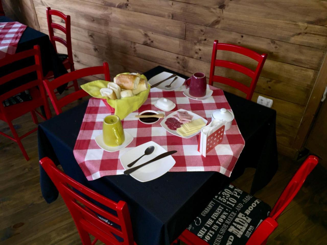 Hostal Esquina Patagonica 코이아이케 외부 사진